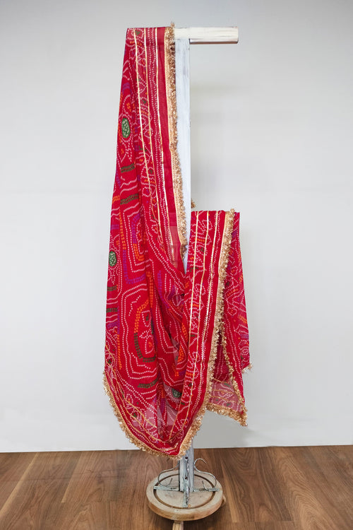 Red bandani festive odhna